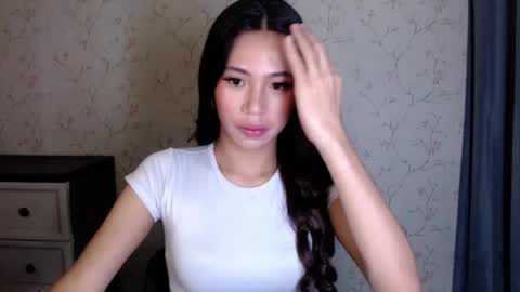 Snapshot of yourdreamgirlgwen chatting on July 2026 06:32:01 PM GWENI online show from July 2026 06:32:01 PM