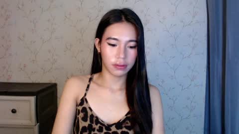 Snapshot of yourdreamgirlgwen chatting on July 2026 06:15:01 PM GWENI online show from July 2026 06:15:01 PM