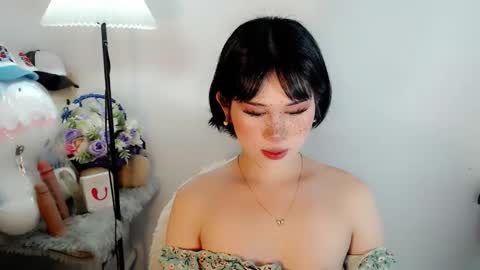 PrettyElla online show from November 2025 11:47:02 PM