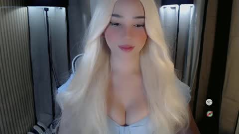 maureen love you online show from October 2025 07:00:01 PM