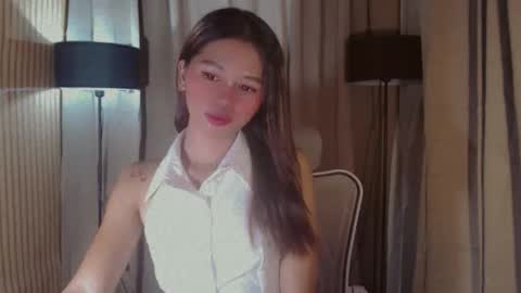 Snapshot of yourfavoratesunshine chatting on October 2025 12:00:02 PM Sunshine online show from October 2025 12:00:02 PM