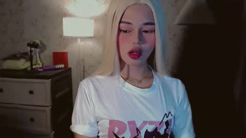 Snapshot of yourfavoratesunshine chatting on November 2025 04:40:02 AM Sunshine online show from November 2025 04:40:02 AM