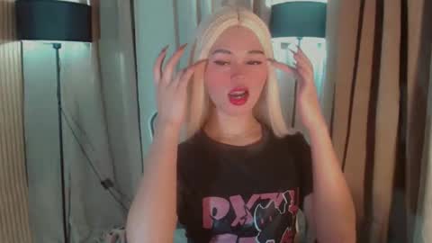 Snapshot of yourfavoratesunshine chatting on November 2025 09:48:02 AM Sunshine online show from November 2025 09:48:02 AM