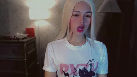 Snapshot of yourfavoratesunshine chatting on November 2025 10:48:02 AM Sunshine online show from November 2025 10:48:02 AM