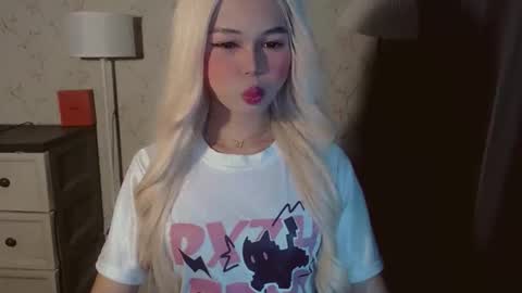 Snapshot of yourfavoratesunshine chatting on November 2025 10:17:02 AM Sunshine online show from November 2025 10:17:02 AM