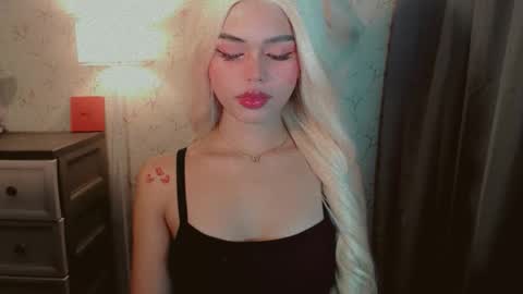 Snapshot of yourfavoratesunshine chatting on December 2025 06:30:02 AM Sunshine online show from December 2025 06:30:02 AM