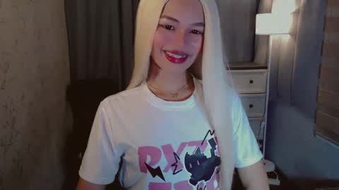 Snapshot of yourfavoratesunshine chatting on December 2025 11:41:02 AM Sunshine online show from December 2025 11:41:02 AM