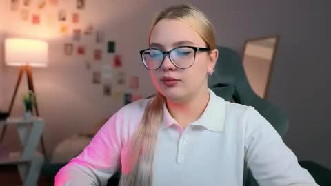 Jully online show from October 2025 05:52:01 AM