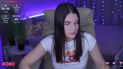 L O L A online show from October 2025 05:14:02 PM