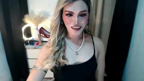 TIFFANY SUCKING QUEEN online show from June 2026 07:13:01 PM