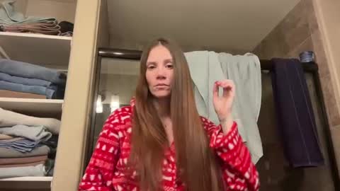 Snapshot of yourstrulylivy chatting on December 2024 05:34:01 PM yourstrulylivy online show from December 2024 05:34:01 PM