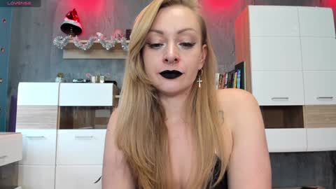 Snapshot of yourvenus00 chatting on December 2024 01:28:02 PM YourVenus00 -Follow my OF online show from December 2024 01:28:02 PM