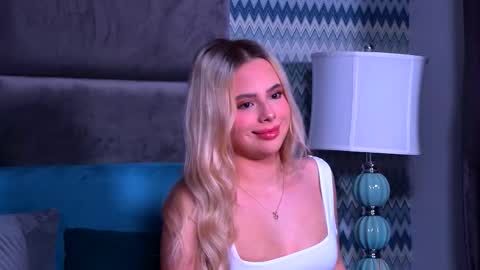 Foxie online show from November 2025 03:45:01 PM