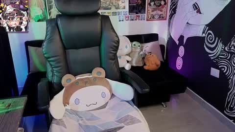 Snapshot of yuhwa chatting on September 2025 09:16:02 PM rawr Anne Independent model online show from September 2025 09:16:02 PM