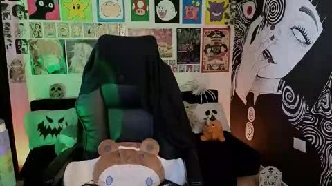 Snapshot of yuhwa chatting on October 2025 07:05:01 PM rawr Anne Independent model online show from October 2025 07:05:01 PM