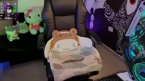 Snapshot of yuhwa chatting on November 2025 07:24:01 PM rawr Anne Independent model online show from November 2025 07:24:01 PM