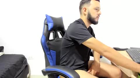 YULIAN online show from November 2025 04:22:01 AM