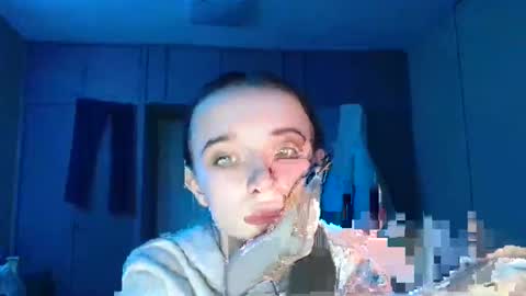 Yuliia online show from December 2025 09:44:02 PM