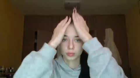 Yuliia online show from December 2025 10:01:01 AM