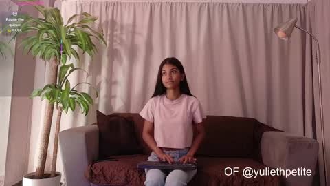 yuliethpetite online show from November 2025 11:27:01 AM