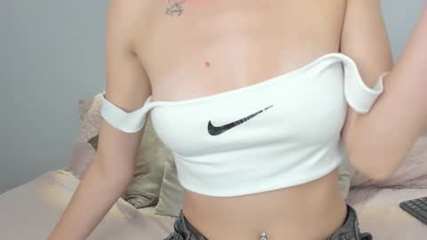 yulievans online show from December 2024 10:06:02 PM