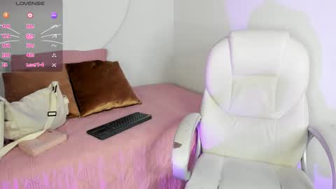 YUMEKO  online show from November 2025 12:15:02 PM