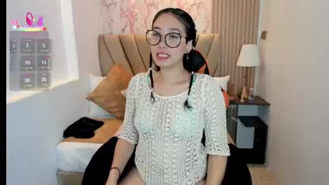 Yuna  online show from October 2025 12:03:01 PM