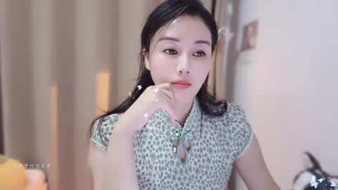 YunEr online show from December 2025 03:30:02 PM