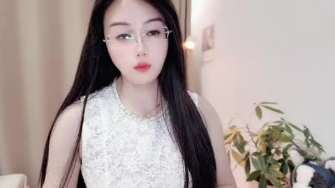 Snapshot of yuner0715 chatting on April 2026 01:02:02 PM YunEr online show from April 2026 01:02:02 PM