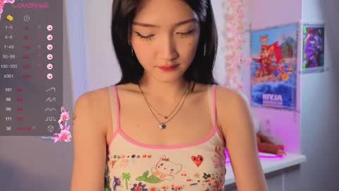 yung_leana online show from December 2025 06:12:02 PM