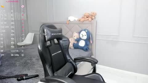 yunleah online show from September 2025 01:41:02 AM