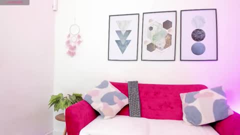 Yunna online show from December 2025 11:37:01 AM