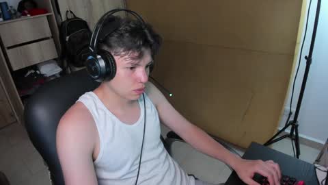 Snapshot of yurii_moody chatting on December 2024 04:44:02 AM yurii_moody online show from December 2024 04:44:02 AM