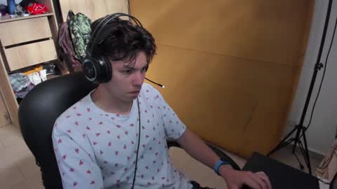 Snapshot of yurii_moody chatting on December 2024 08:07:02 PM yurii_moody online show from December 2024 08:07:02 PM