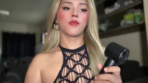 Miss Cali online show from November 2025 10:01:02 PM