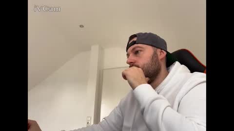 Snapshot of zac242421 chatting on October 2025 10:39:02 AM TheZac online show from October 2025 10:39:02 AM