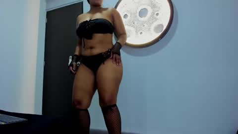 Zaira online show from November 2025 01:11:01 AM