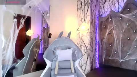   online show from October 2025 06:32:01 PM