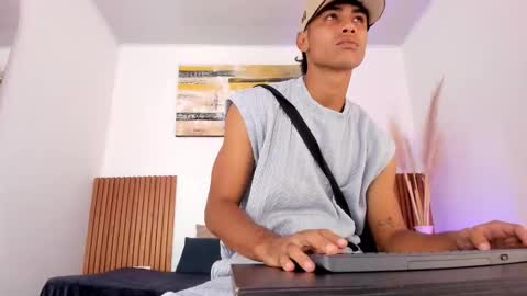 Snapshot of zander_2120 chatting on December 2025 12:56:01 PM Zander online show from December 2025 12:56:01 PM