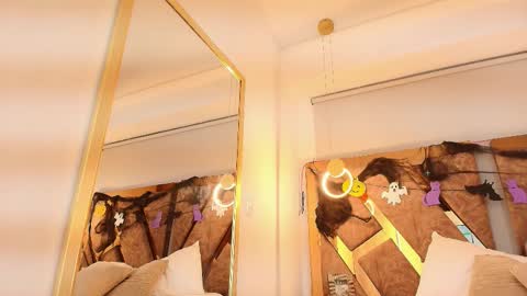 Zarah Andrews online show from October 2025 11:51:02 AM