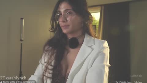 Snapshot of zarahlynch chatting on November 2025 10:09:02 PM Miss Lynch Next show 2911 online show from November 2025 10:09:02 PM