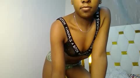 Snapshot of zariah011 chatting on May 2026 09:00:01 PM zariah online show from May 2026 09:00:01 PM