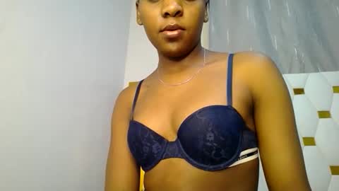 Snapshot of zariah011 chatting on May 2026 10:04:01 PM zariah online show from May 2026 10:04:01 PM