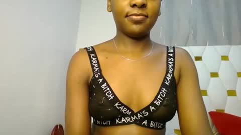 Snapshot of zariah011 chatting on May 2026 04:07:02 AM zariah online show from May 2026 04:07:02 AM