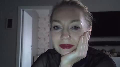 Zarina Swift online show from November 2025 10:06:02 AM