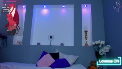 Karolyne online show from November 2025 04:49:01 AM