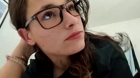 Snapshot of zellelajay2009 chatting on February 2025 05:59:01 PM KENDAL Kaylee online show from February 2025 05:59:01 PM