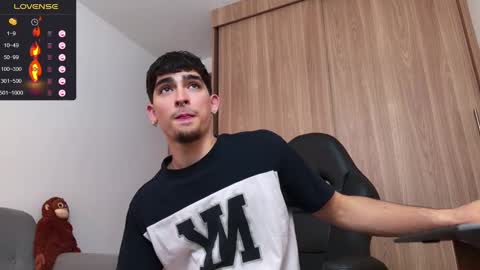 Snapshot of zenn_rush chatting on December 2024 07:57:01 PM Zenn online show from December 2024 07:57:01 PM