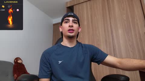 Snapshot of zenn_rush chatting on December 2024 12:06:02 PM Zenn online show from December 2024 12:06:02 PM