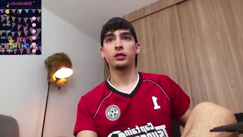 Snapshot of zenn_rush chatting on January 2025 12:37:01 PM Zenn online show from January 2025 12:37:01 PM